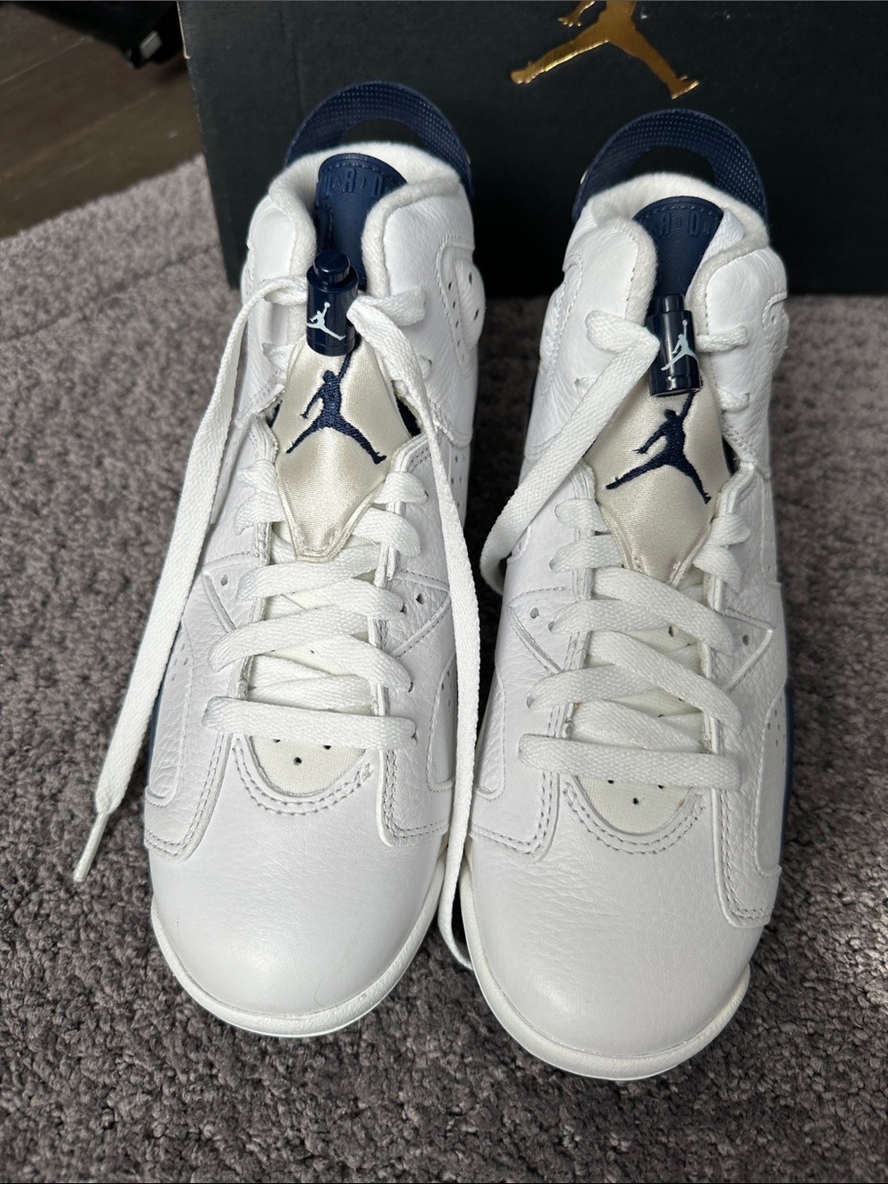 Air Jordan Retro 6 (GS) 5.5y  Ladies Size (7) white midnight, navy